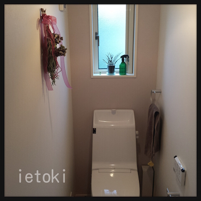 手作りスワッグをトイレに飾る 家ときどき庭 Ietoki